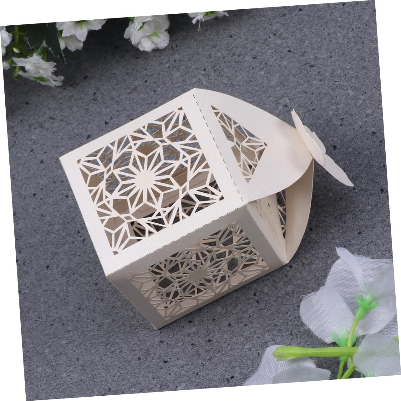 Beavorty 50pcs Hollow Candy Wedding Favor Boxes Beige