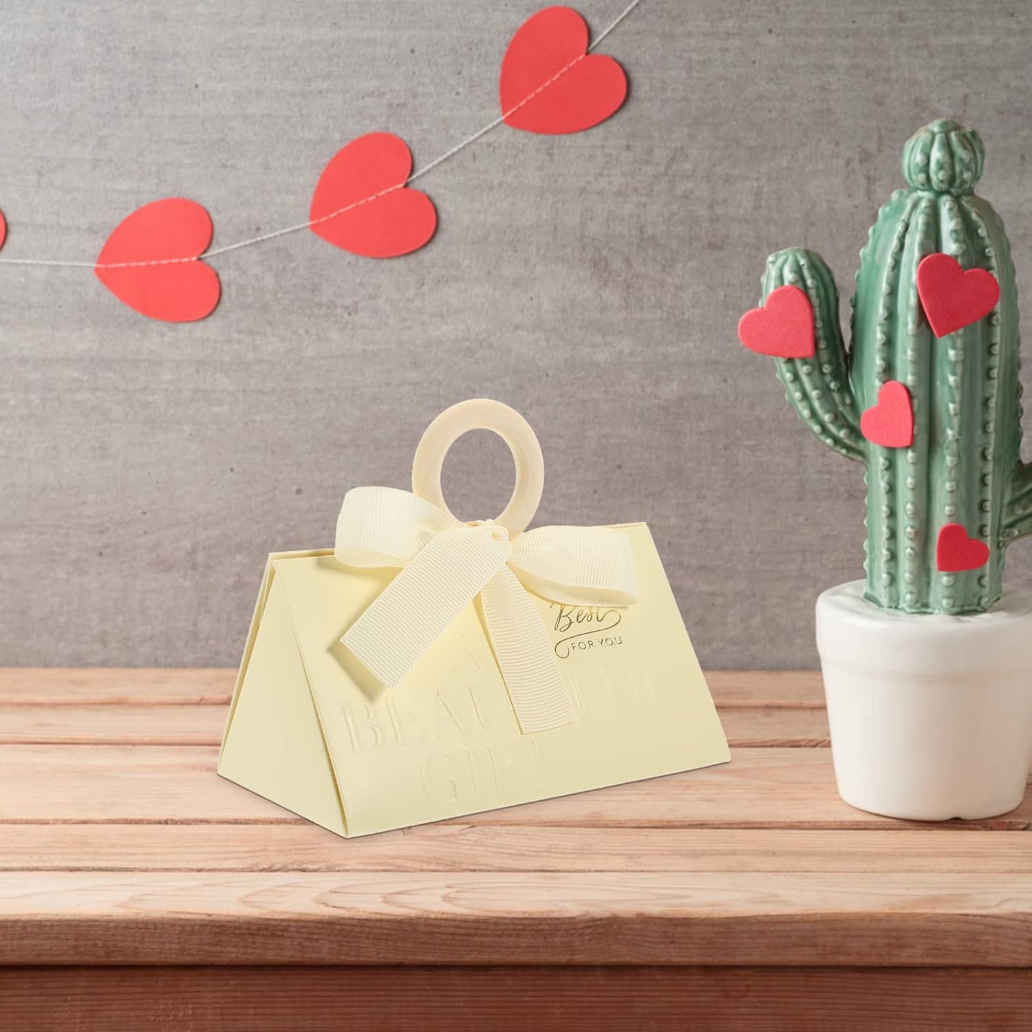 20pcs Elegant Triangle Candy Boxes for Valentines Day and Wedding Favors